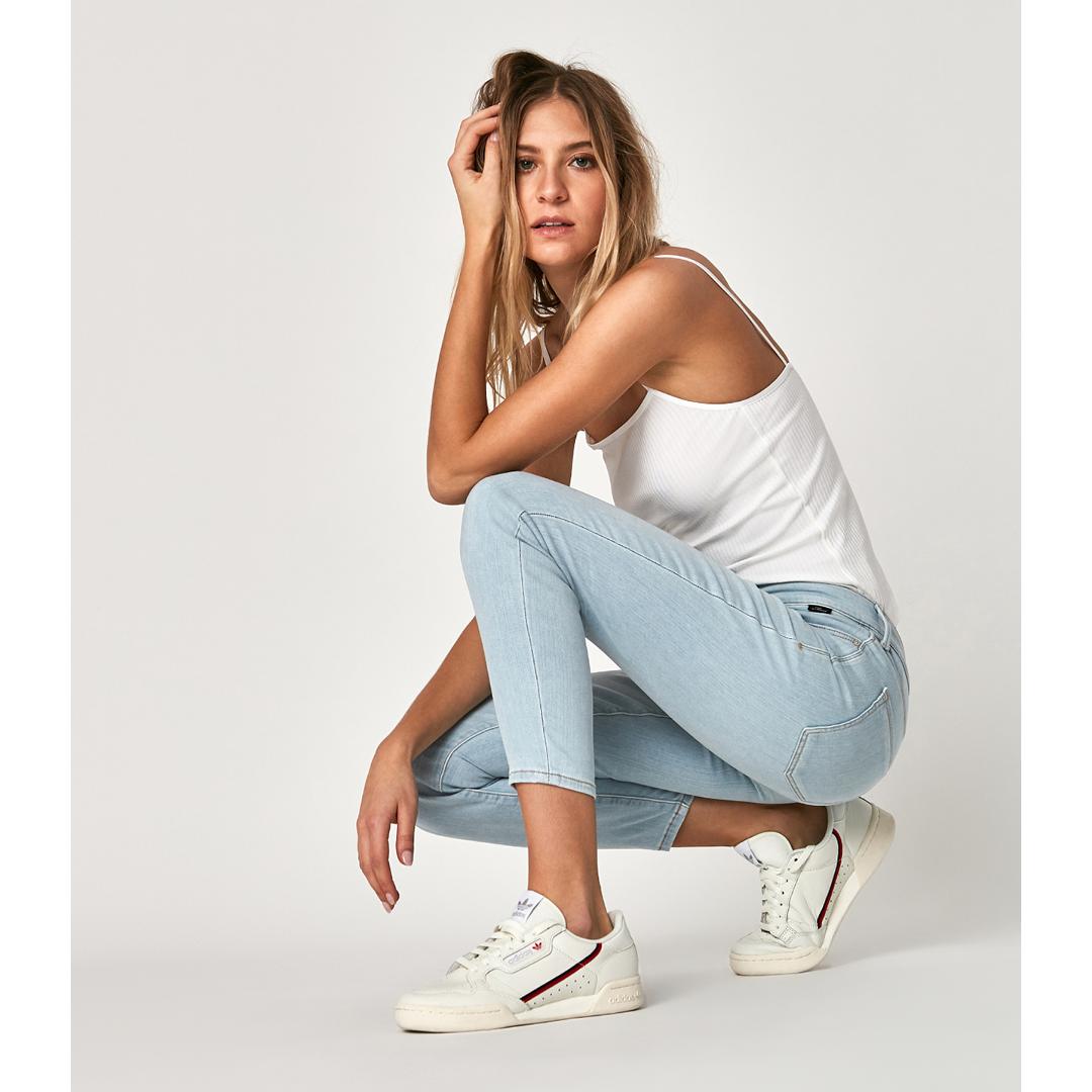 mavijeans's tweet photo. Better in blue - TESS Lt Bleach Tribeca. | Shop: https://t.co/8L70O1AtDl | #moveinmavi #mavijeans https://t.co/gJhtjjdfvD