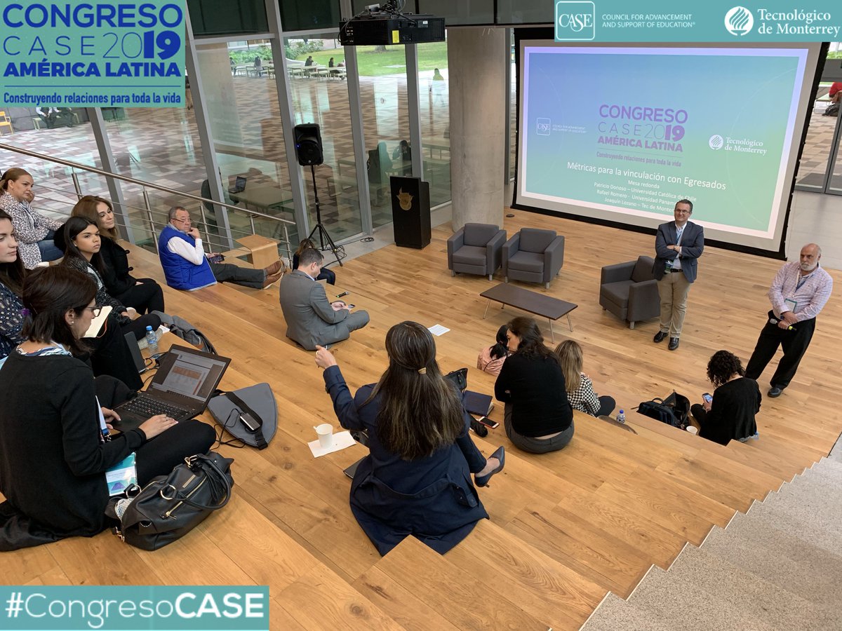 CASELatam's tweet photo. ¡Visitamos la biblioteca del @TECcampusMTY! Aquí tenemos una mesa redonda sobre cómo medir los resultados de la vinculación con egresados. La experiencia es contada por la @ucatolica, @UPGdl y @TecdeMonterrey. #CongresoCASE https://t.co/IQTVUvD1ep