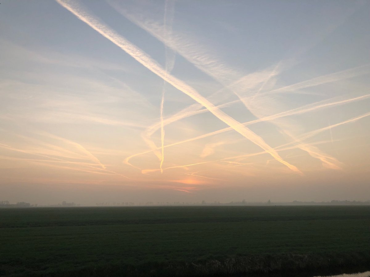 De CO2 uitstoot hangt gewoon in de lucht! Daar kan wel beetje bij van onze kunstmest en mineralisatie van het veenweide land....... staat het weer 1 : 1.