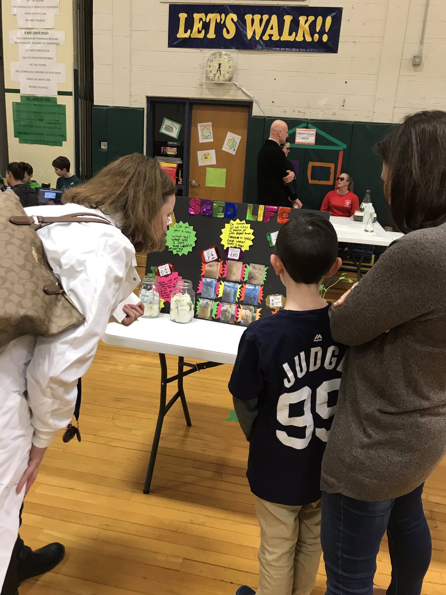 NMPSK5SCI's tweet photo. So many amazing scientists and engineers explaining their work at the Elementary Family Science Night on Tuesday!  @HPS_CT  @NES_CT https://t.co/8imVrmZfGx