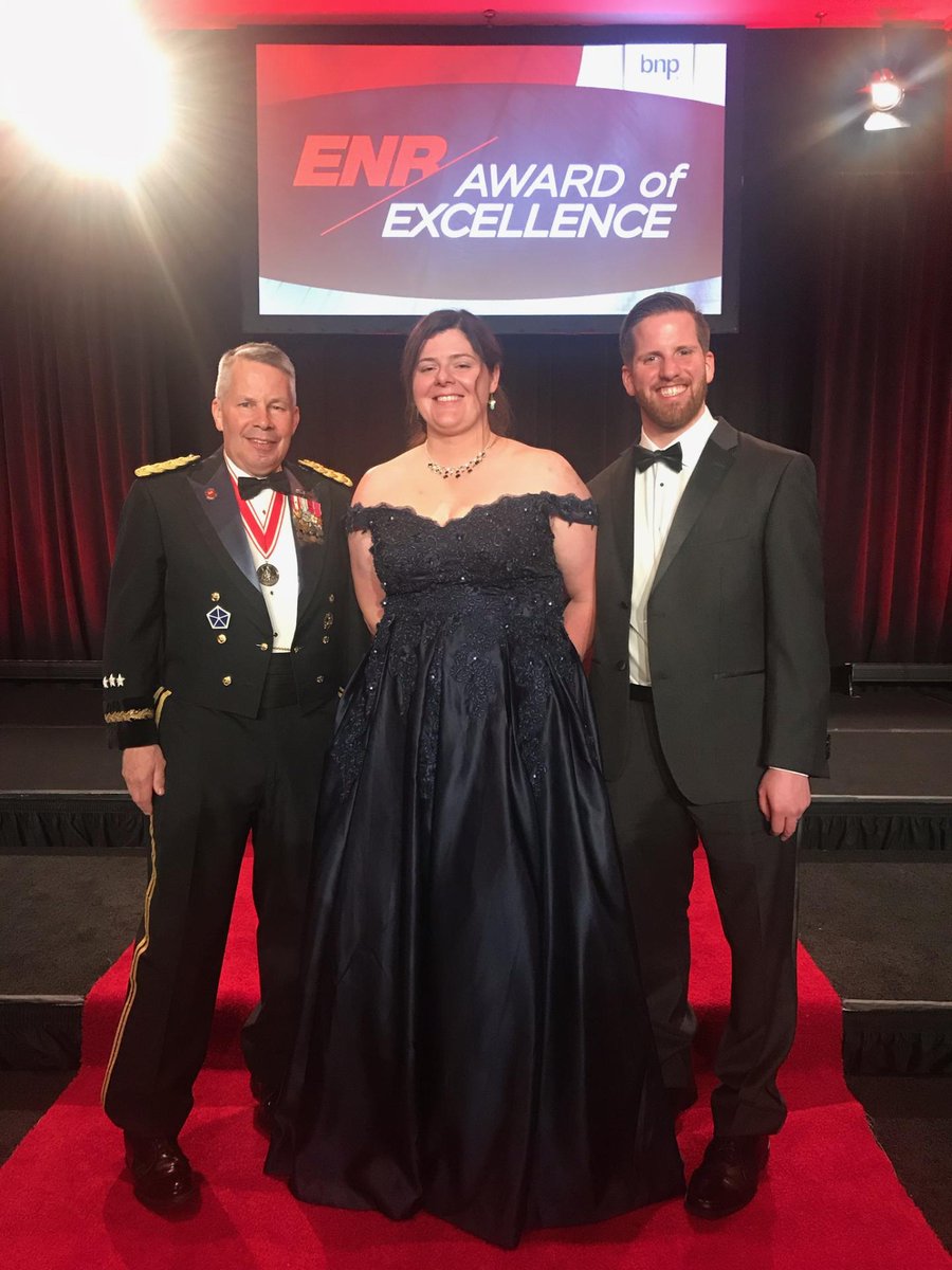 ArmyERDC's tweet photo. Lt. Gen. Semonite, #USACE Commander, Megan and Eric Kreiger, Engineers with the #CERLab during the 2018 @ENRnews Top 25 News-Makers Awards Cermony.
Megan, a mechanical engineer, earned recognition for her work with #ACES3D
#ERDC #PowerofERDC
@USACEHQ
@USAES1
@CNN https://t.co/hrxgvyKZBq