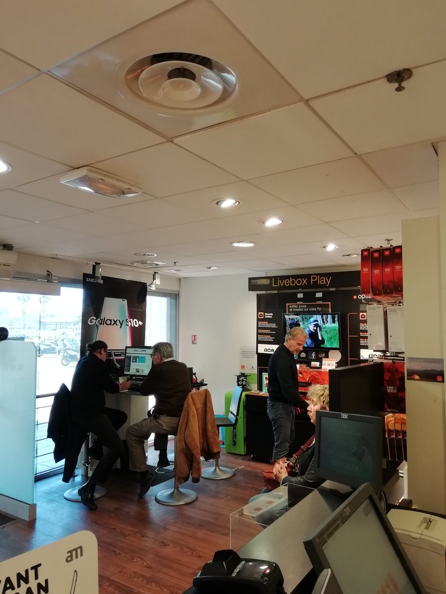 remy_mtn's tweet photo. #OrangeProSudEst à Gassin 50ème boutique Orange labellisée #pro #ProudToBeOrange des pros au service des pros 🏆✨ merci à toute la team et à l'Agence Distribution Sud Est pour votre implication 👏🏻🙏@pascal_sartori @padanest @OrangePACA @OrangePro @MinaMaaref @chrisfresnel https://t.co/KKQ0Pgm24X