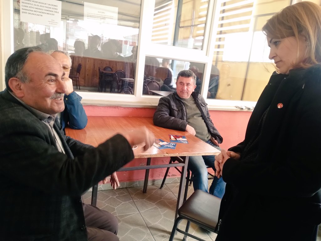 #DenizliKöyü 'nde ki abimiz dedi ki; 'Senin zamanın çok değerli.Beni dinleyip zaman kaybetme.Git daha çok çalış ve ne olur bu seçimi kazan.' Seni ve gözlerindeki umudu hiç unutmayacağız güzel yürekli adam.. #Gebze #BurcuyaOyVer #dürüstolmakgerekirse #DürüstBaşkan #SaadetPartisi