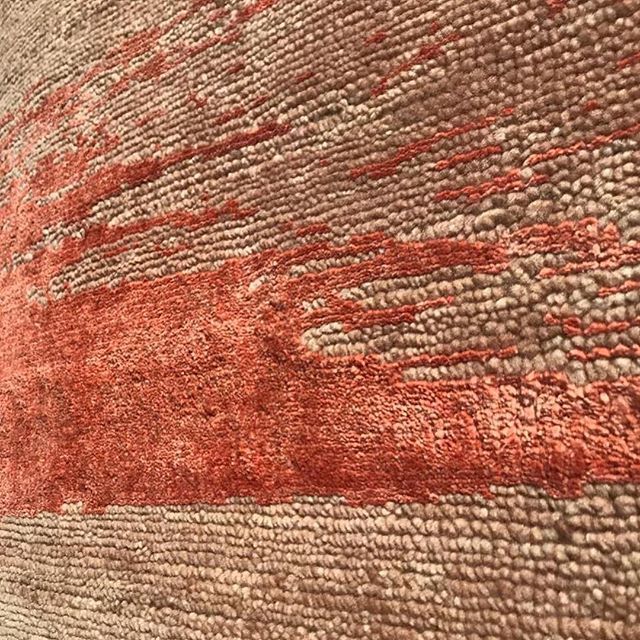 jaimederringer's tweet photo. #Repost @wovenconcepts
・・・
A Splash of Coral. UnAssuming (chianti/peach/coral) rug from The #UnTitled Collection by Jaime Derringer of Design Milk at The AD Design Show. Booth 221, Furnish, through Sunday. Furniture by Asher Israelow @jaimederringer … https://t.co/X9JizJW4Kb https://t.co/kXj3Ekhqyu