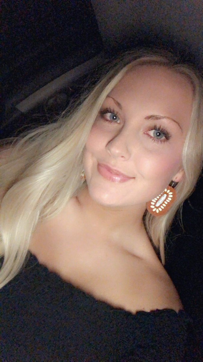 sistaaachrista's tweet photo. 🥳🥳🥳happy friday https://t.co/Hw9ItxPPTM