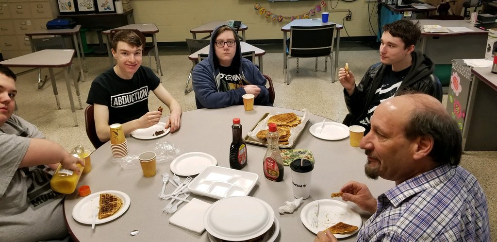 JLeeWeis's tweet photo. Friday lunch #PBISTakeover @cayboces https://t.co/hbtVXTJbOX