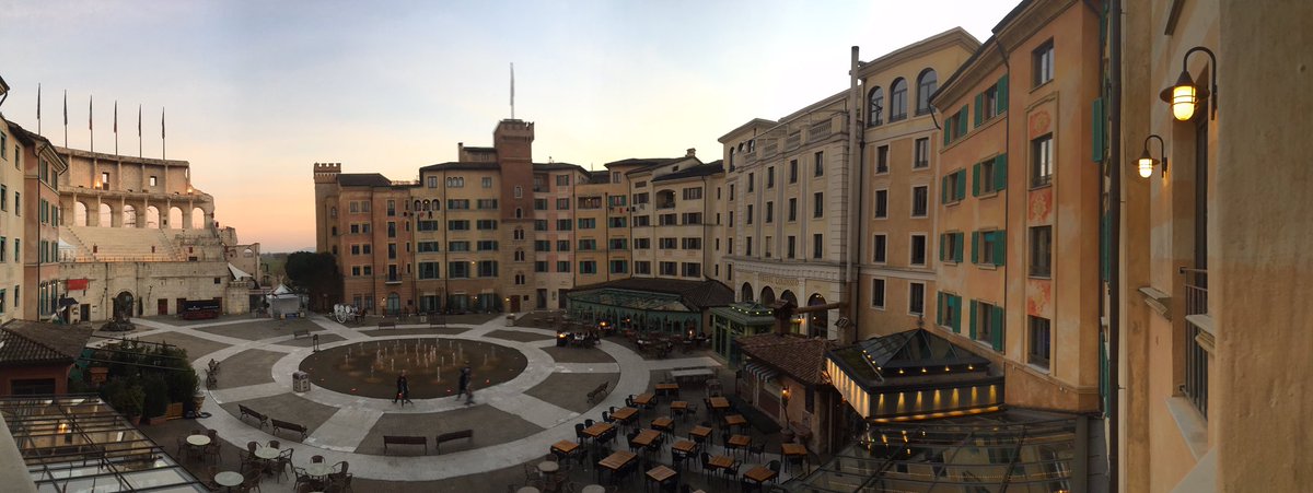 luckow's tweet image. Phew. A long ride from Berlin to the Rust. Now checkin hotel colosseo #cloudfest #cmsgarden