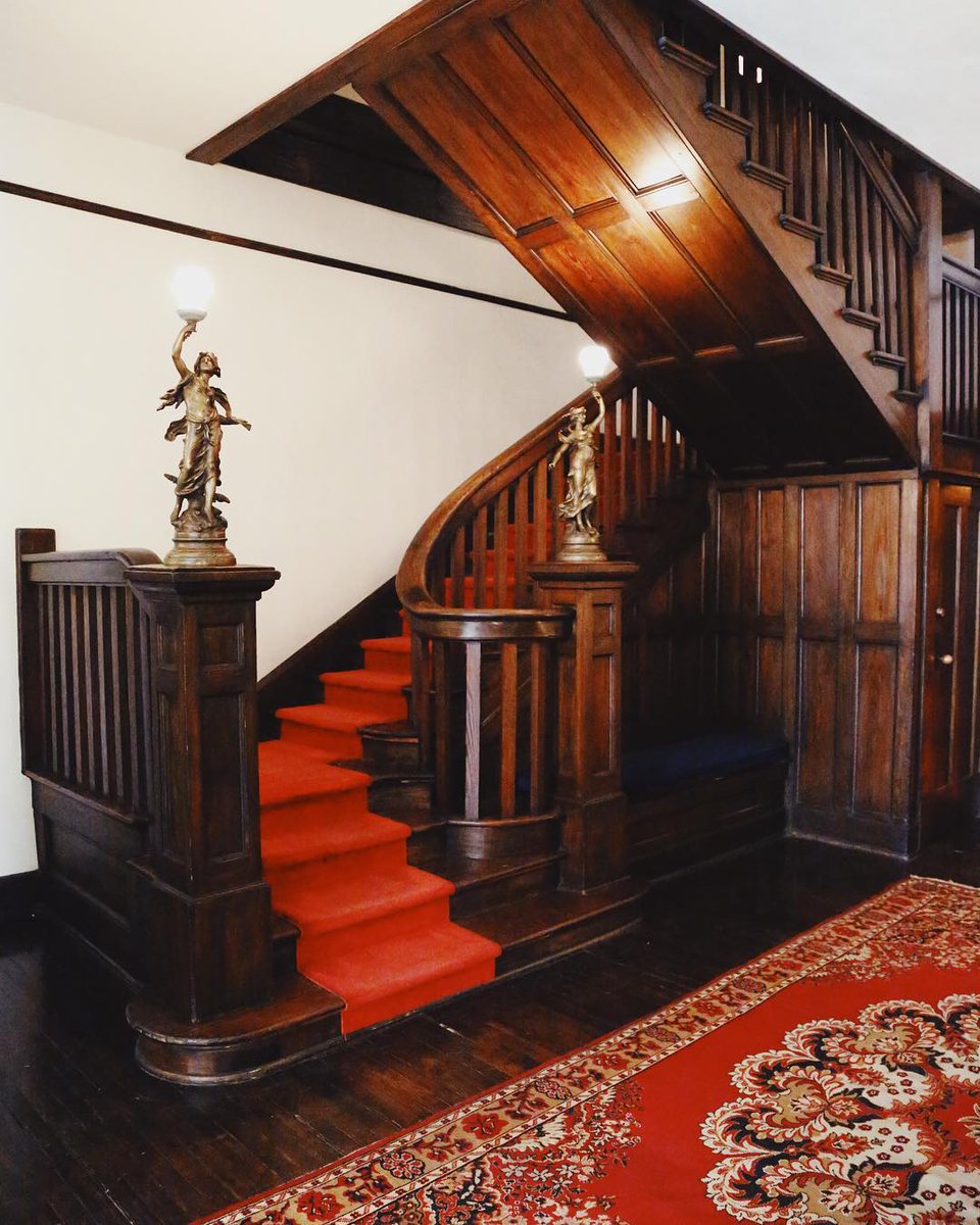 Make an entrance. This is the spot to do so. 📷: @alisonmarlborough #havanasanantonio #bunkhousehotels