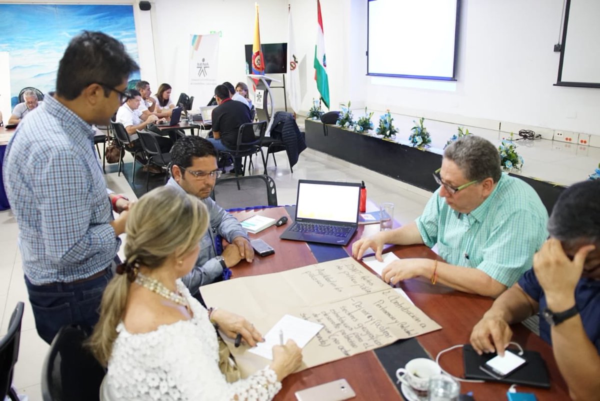 gustavo_araque's tweet photo. #SomosSENA | Evaluamos y organizamos las estrategias para fortalecernos como región en compañía de @HenryLuna_S y los Directores regionales de #DistritoCapita, #Boyacá, #Huila y #Tolima en el Primera Pacto Regional. https://t.co/phBd968cnZ