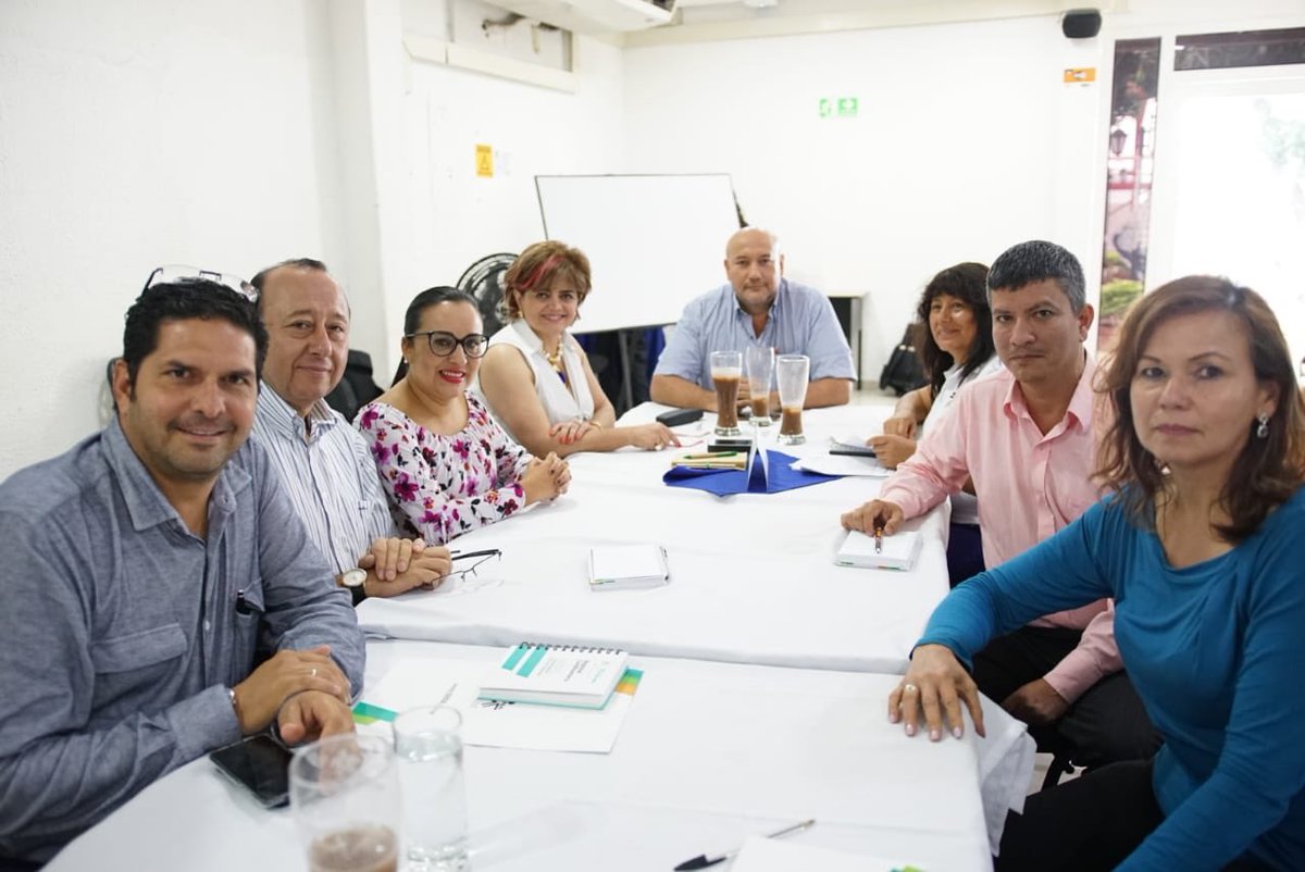gustavo_araque's tweet photo. #SomosSENA | Evaluamos y organizamos las estrategias para fortalecernos como región en compañía de @HenryLuna_S y los Directores regionales de #DistritoCapita, #Boyacá, #Huila y #Tolima en el Primera Pacto Regional. https://t.co/phBd968cnZ