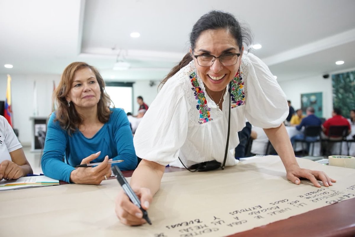 gustavo_araque's tweet photo. #SomosSENA | Evaluamos y organizamos las estrategias para fortalecernos como región en compañía de @HenryLuna_S y los Directores regionales de #DistritoCapita, #Boyacá, #Huila y #Tolima en el Primera Pacto Regional. https://t.co/phBd968cnZ