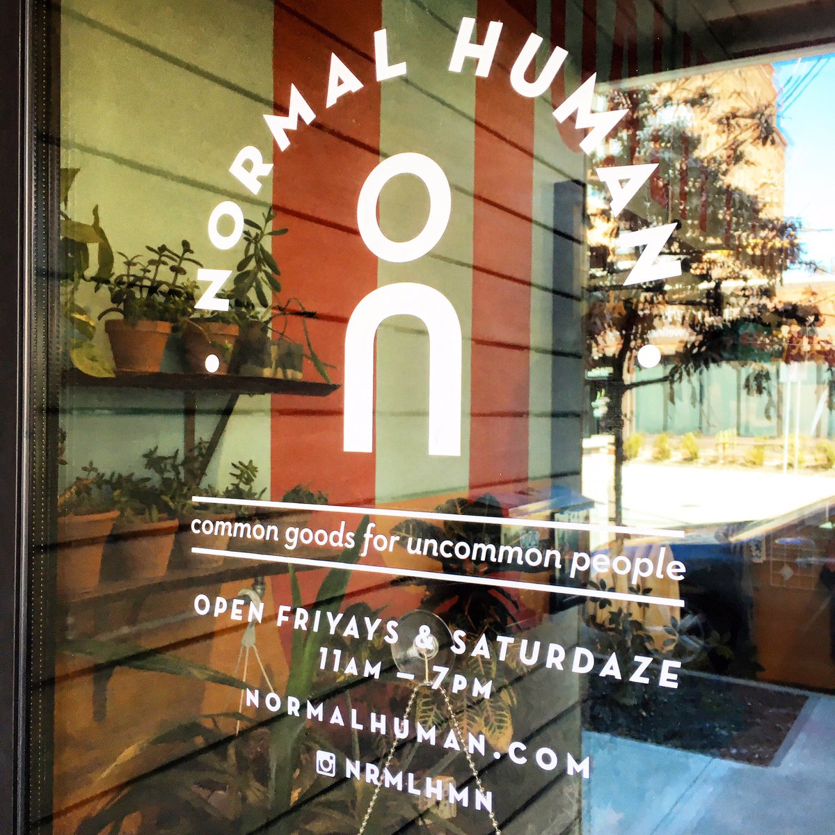 Happy Friyay! Our door’s OPEN until 7 tonight. Come say “hi!”
•
•
•
•
•
#madeinkc #kansascity #kcmo #handmade #handprinted #screenprinting #silkscreen #igkansascity #instakc #findingkc #igkc #normalhuman #nrmlhmn #bestofkc #shopsmall #kccrossroads #howwedokc