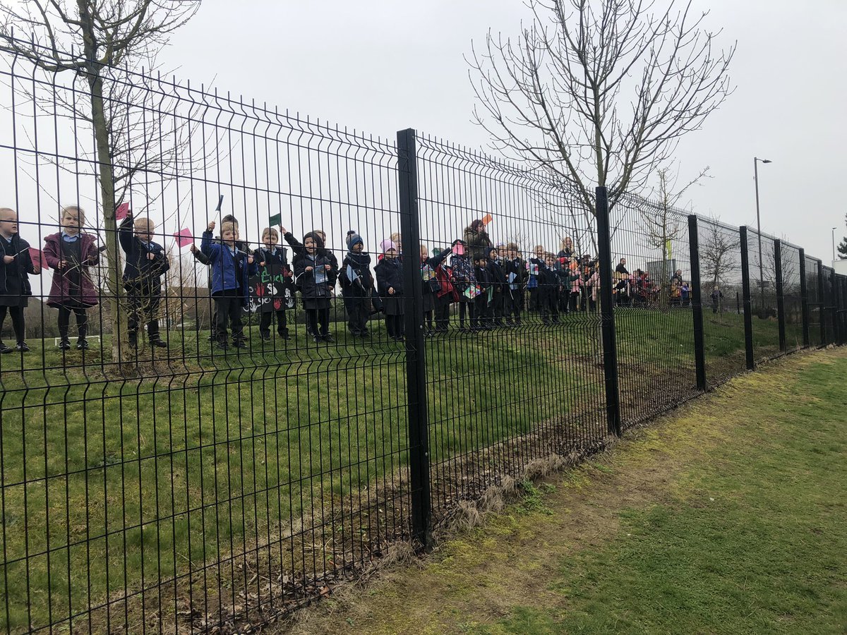 denisemburgess's tweet photo. We loved the banners made by our lovely early years children this morning to support #lulusarmy @lulu_fight https://t.co/AFcxea6M11