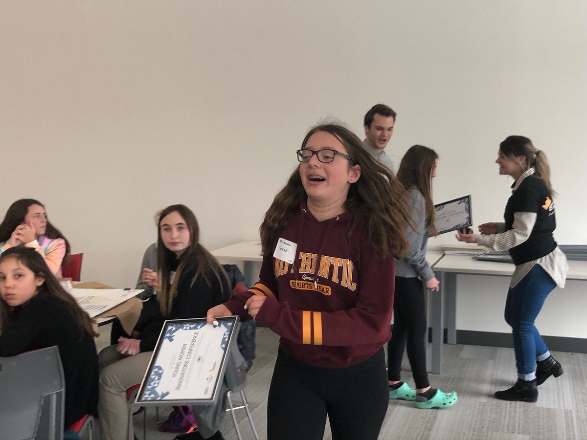 Innovation runs in the family. Miranda’s team wins their pitch at the Young Women Innovators Conference ⁦<a href="/whatsinsideslc/">St. Lawrence College</a>⁩ ⁦<a href="/EnactusSLC/">Enactus St. Lawrence College</a>⁩ ⁦@InnovationSLC⁩