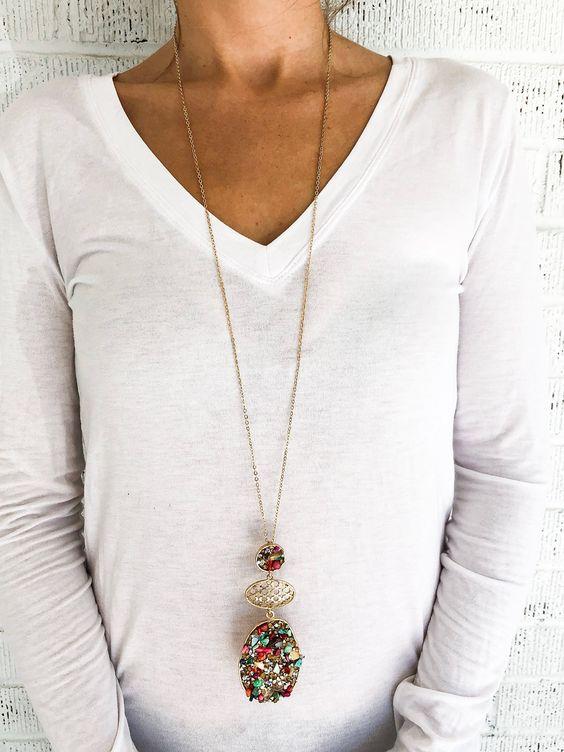 La regla más importante al utilizar los accesorios, utiliza sólo accesorio  dominante.
<a href="/Lorenmeshu/">Loren Meschoulam</a>