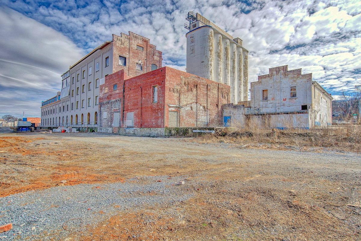 burlesonconjctn's tweet photo. Happy Friday!  Check out these progress photos of our #modelmill project in #johnsoncitytn Thanks to @CityAerial for the great pictures! #burlesonconstructiontn #burlesonconjctn #generalmills #poweredbyprocore #historicrenovation #oldbuilding https://t.co/tU7Ls4JxPr