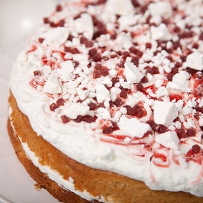 FailteFood's tweet photo. #etonmess #cakes #dessertdepot #FridayFeeling @dessertdepot https://t.co/bQIoqYabdy
