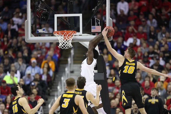 uiowa's tweet photo. Hawks win! Go Hawks!!! #marchmadness #FightForIowa 🖤💛🏀 https://t.co/MHXD84EwXk