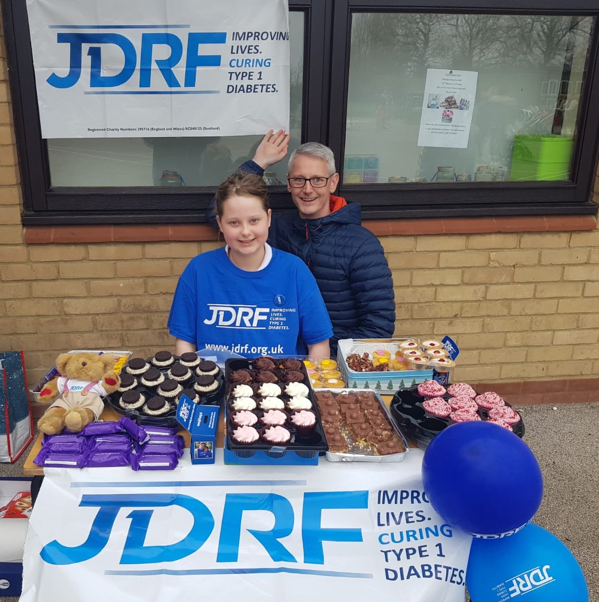 JonathanWhytock's tweet photo. Thanks to all the pupils, parents and teachers who got involed and supported Grace at this afternoons #cakebake to raise money for @JDRFUK . Grace managed to raise £80 in 30mins! #type1diabetes #standrewsschoolsoham #cakemadness https://t.co/18NrDC5997