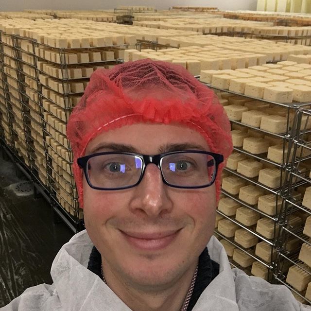 Midweeks_net's tweet photo. I know definitely how to make #Herve, the unique DPO #cheese in #belgium. #paysdeherve #wallonia #visitwallonia #belgiancheese #visitbelgium #liege #saycheese #selfie https://t.co/eji6TB0Ye4 https://t.co/4Yv3cqAhY9