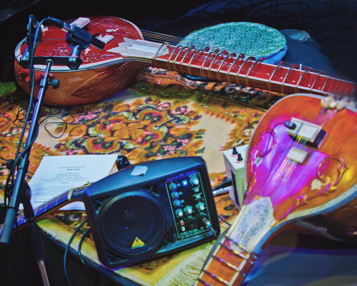 kuumbwajazz's tweet photo. Sitar Power. (📷: r.r. jones) #kuumbwajazz #santacruz #ashwinbatish #sitarpower @Ragmala @batishs #sitar https://t.co/vE9bwmwK28