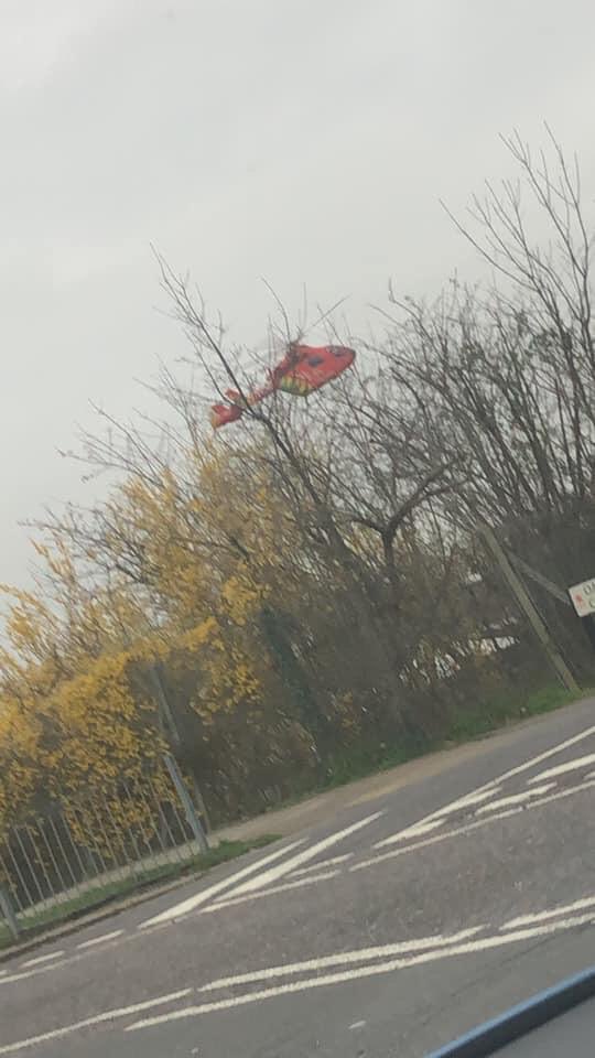 #Enfield 
BREAKING: A man in his early 20s has been rushed to hospital after he was stabbed. 

Police were called at 4.28pm to the Highlands Village Estate, #N21. 

London’s Air Ambulance also attended. 

Continued below.