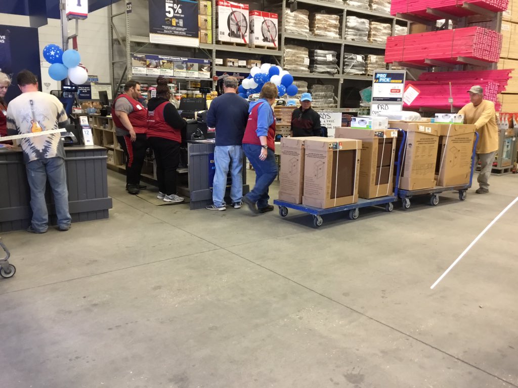 Lowes1142's tweet photo. Having an awesome turn out for pro event today in SW Pensacola https://t.co/5Brc9DHmSw