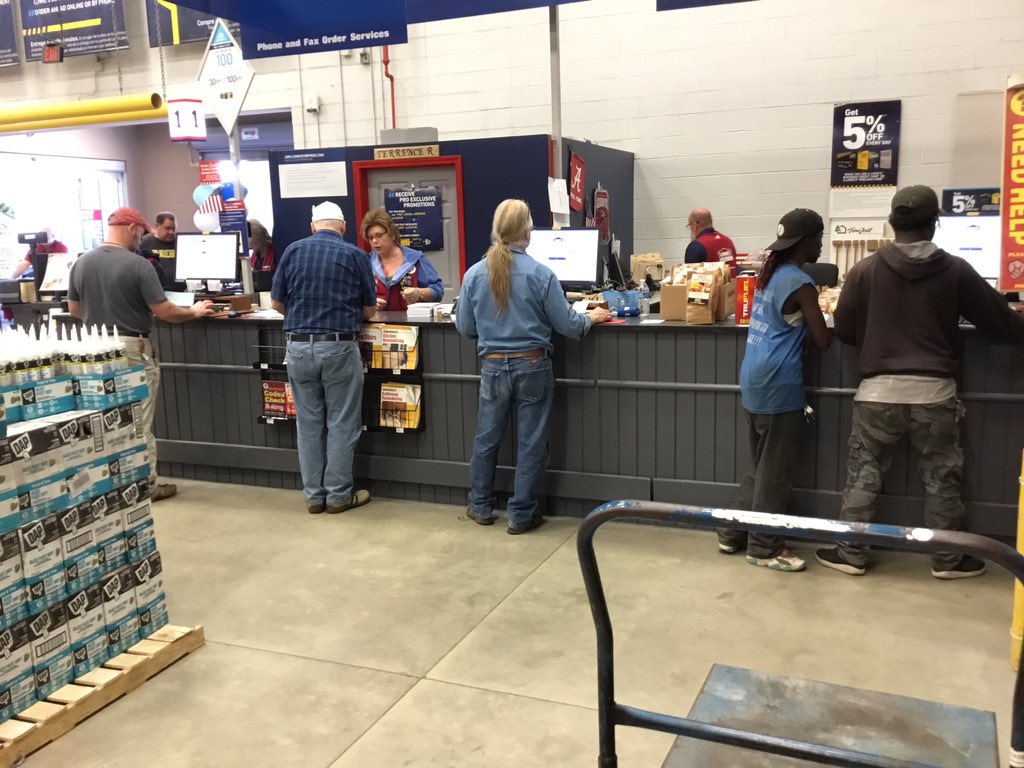 Lowes1142's tweet photo. Having an awesome turn out for pro event today in SW Pensacola https://t.co/5Brc9DHmSw