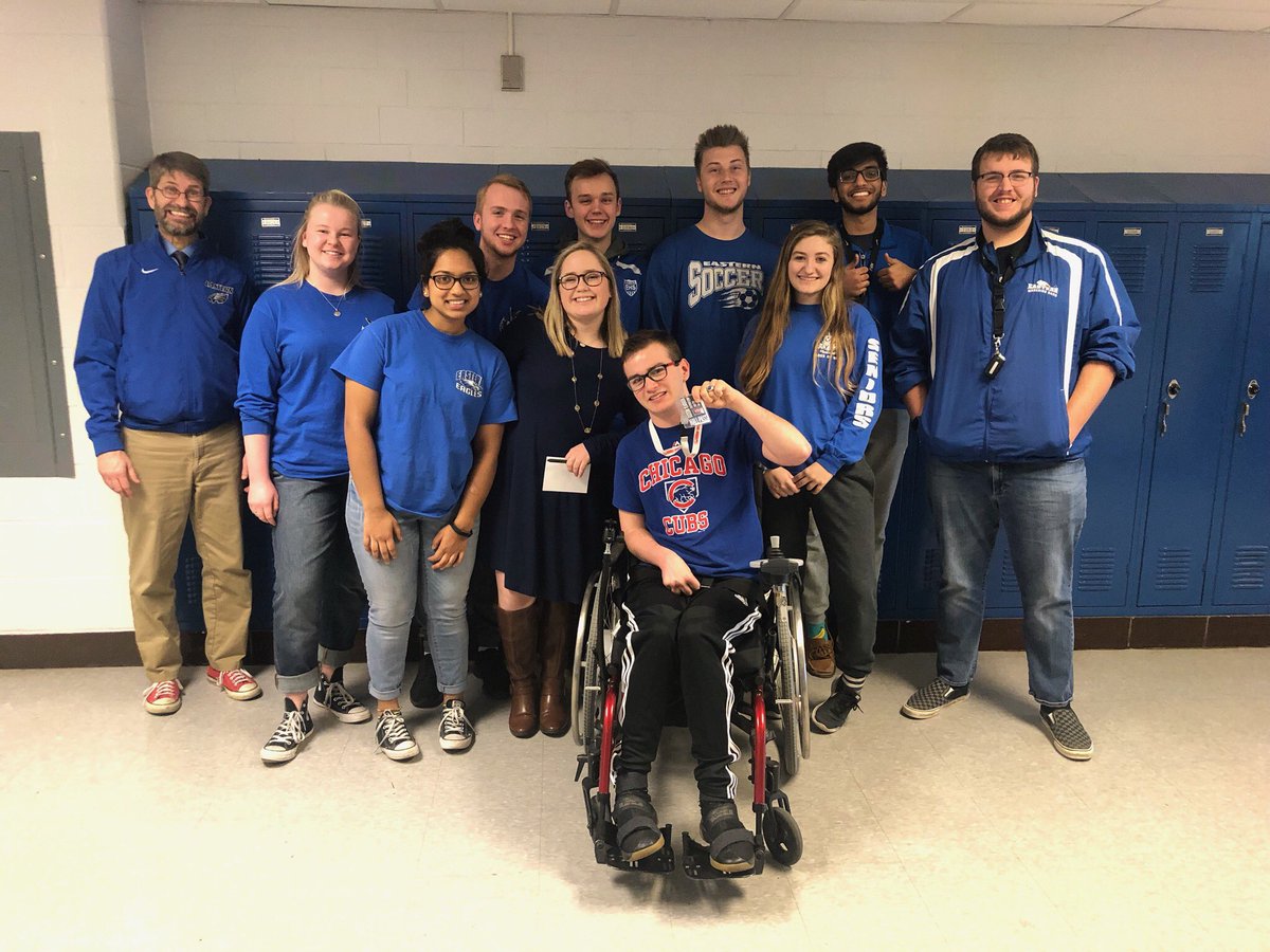 BlouskyThe's tweet photo. Eastern students participating in bLOUsky Day 💙 thank you guysss 💕 #EasternHighSchool #JCPS #bLOUsky https://t.co/duWU6kh8hb