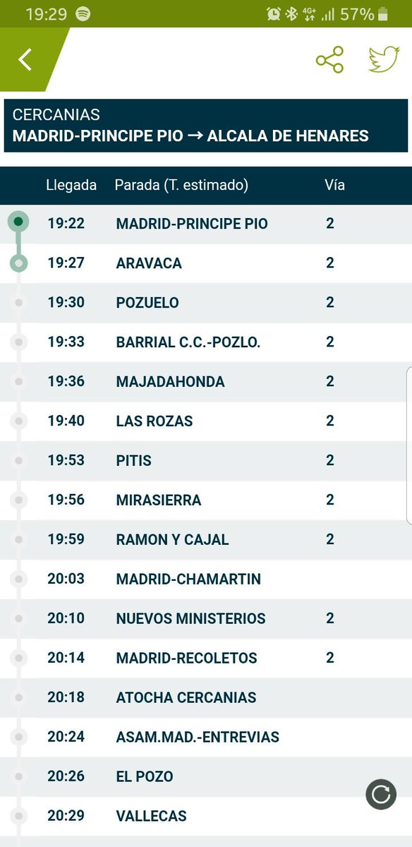 JavierFrutos's tweet photo. Buenas tardes @CercaniasMadrid, en este tren destino Alcalá de Henares, en la segunda composición, vamos sin luz y se está haciendo de noche! https://t.co/zLwtA4WmjD