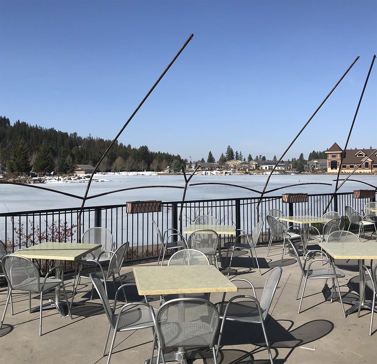 Bardenay's tweet photo. Really digging this beautiful spring weather in Coeur d'Alene! Enjoy lunch in the sun today! https://t.co/g6yeDhiyq4