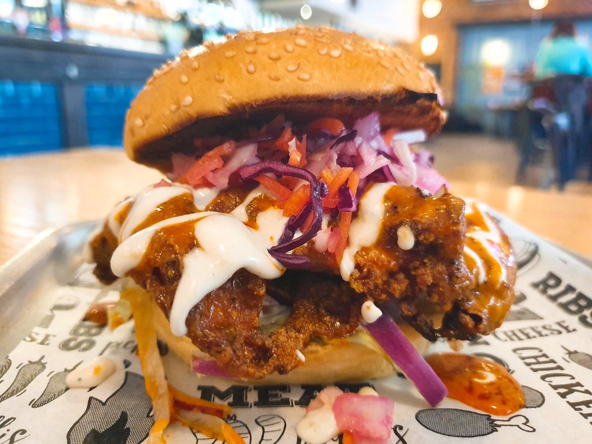 meatandbarrel's tweet photo. This weekend’s special burger - ‘Blue Buffalo’ - spicy buffalo southern fried chicken, topped with blue cheese, crispy lettuce, red onion and slaw. s/w skinny fries. #burger #burgerspecial #weekendspecial #eatingout #southsea #spicy #portsmouth https://t.co/RPA29LdUwV