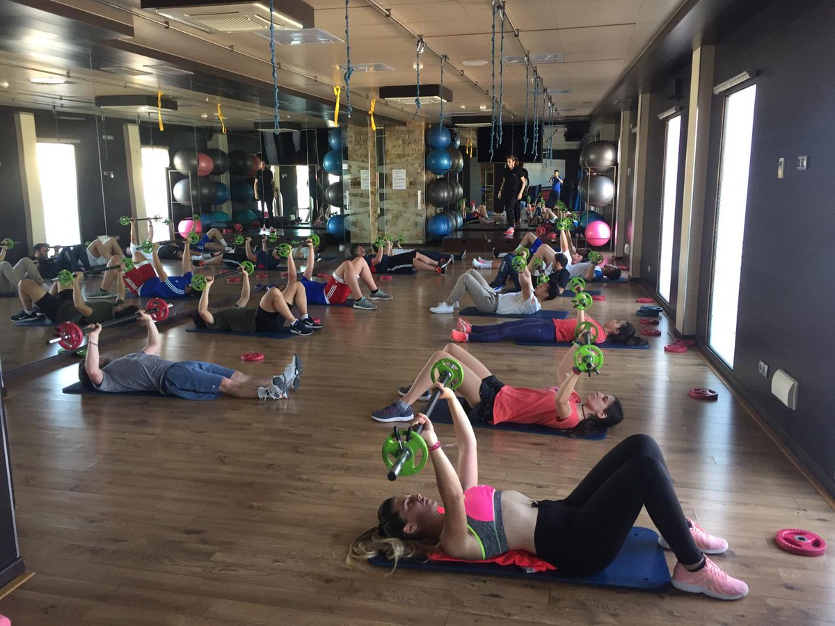 CEI_Tartessos's tweet photo. Esta tarde, nuestros alumnos del ciclo superior de Enseñanza y Animación Sociodeportiva han realizado una clase de HIIT (High Intensity Interval Training) #GSTEAS #GSTAFAD #HIIT #entrenamientoaltaintensidad #EstudiaFPenCórdoba @TOPHEALTHSL @CEI_Tartessos @centrostafad https://t.co/rcxoHRMZr0