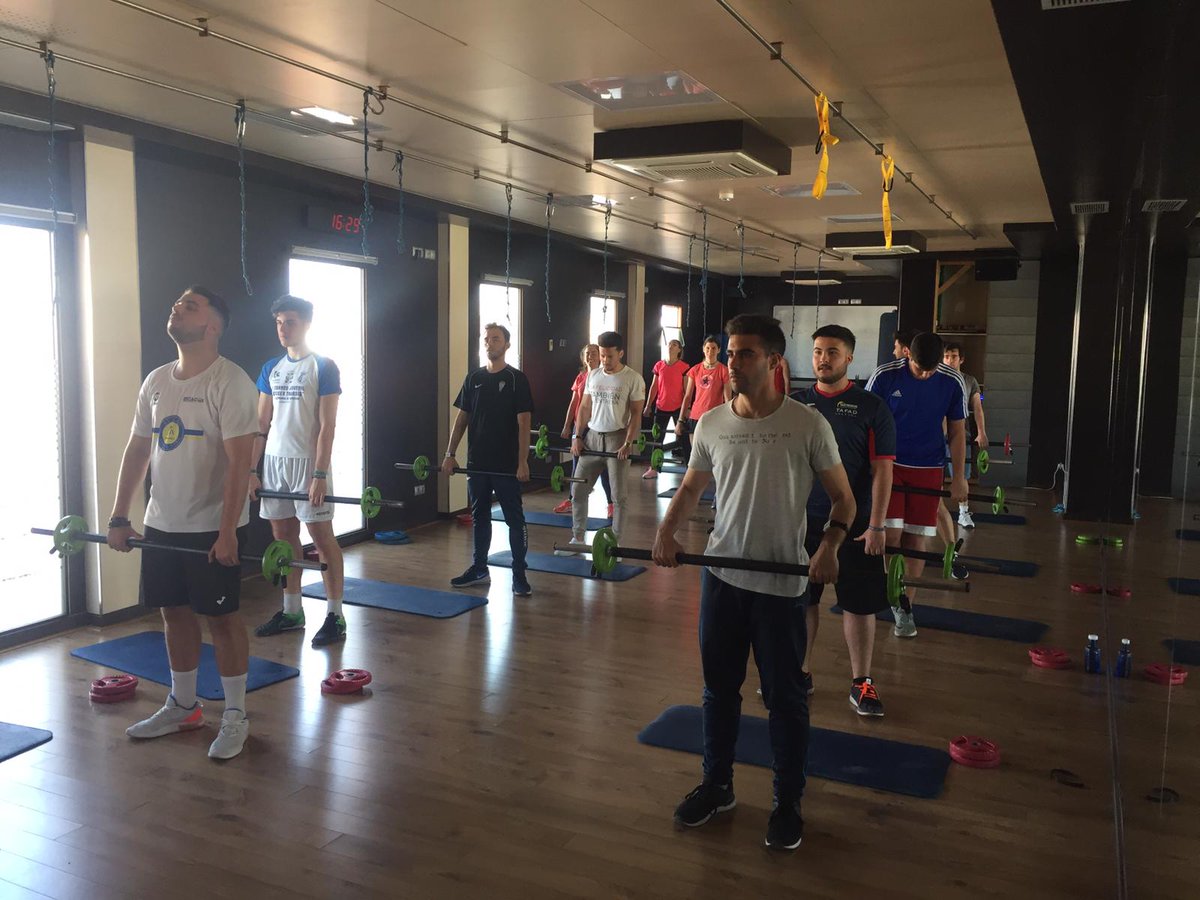 CEI_Tartessos's tweet photo. Esta tarde, nuestros alumnos del ciclo superior de Enseñanza y Animación Sociodeportiva han realizado una clase de HIIT (High Intensity Interval Training) #GSTEAS #GSTAFAD #HIIT #entrenamientoaltaintensidad #EstudiaFPenCórdoba @TOPHEALTHSL @CEI_Tartessos @centrostafad https://t.co/rcxoHRMZr0