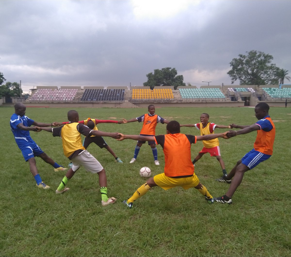 SmoothKickersNg's tweet photo. Join us tomorrow at the Isheri Mini-Stadium, Isheri Magodo for some workouts and skill drills. 4pm prompt. Ages 6-16 years. https://t.co/WgJ5W1VURM
