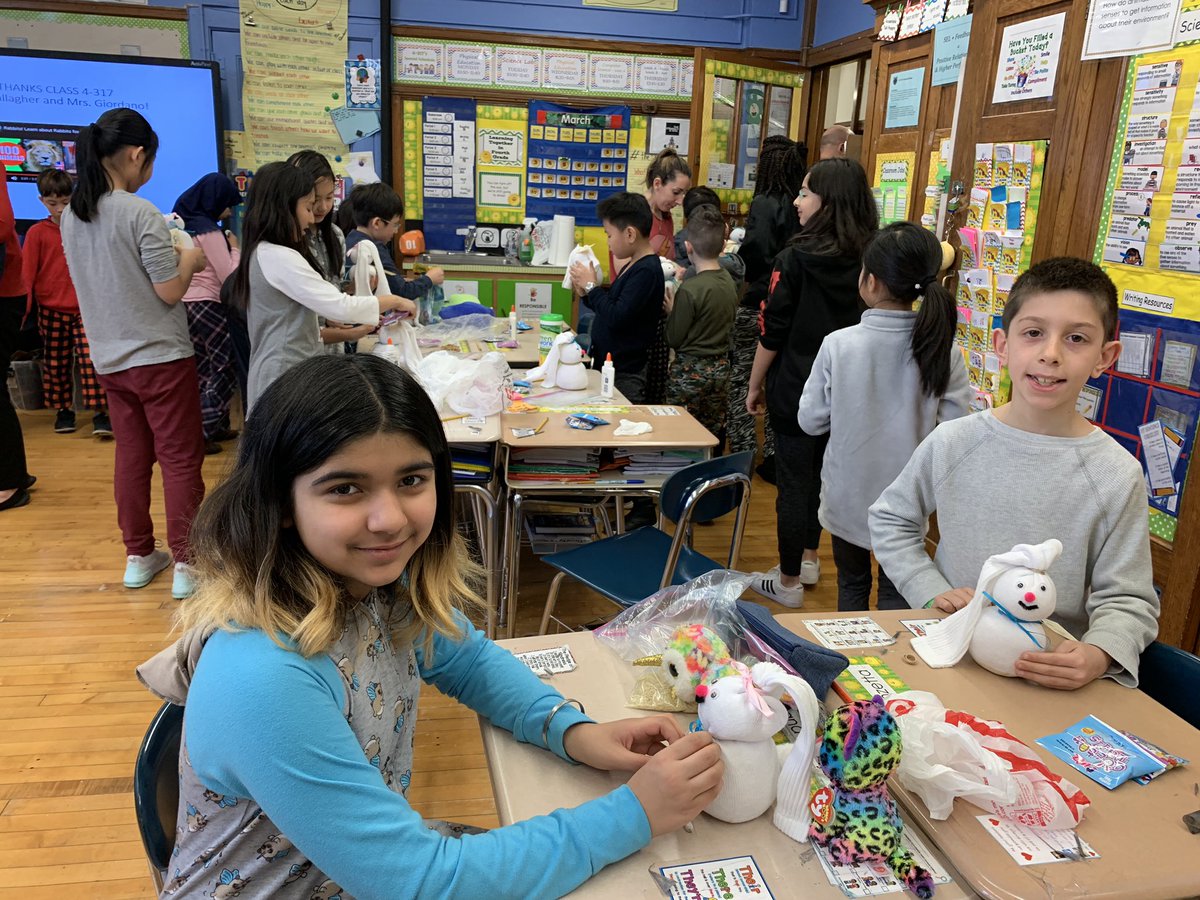 ChristinaGuerc1's tweet photo. Thank you to Abigail Fernandez’s Family for planning a very special Family Friday event @PS159_Q @A_Principal159Q @D26Team https://t.co/AcLrnPXp21