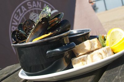 PrinceWilliamBx's tweet photo. It's Friday! Fancy a little something fishy? 🐟#fishandchips #brixham #mussels https://t.co/EsfREqrj1q