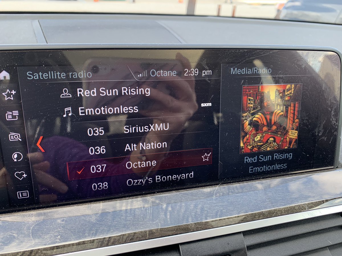 DebiM_LovinLife's tweet image. It’s been a hot minute since I’ve gotten to rock out to these guys in the car pool line!! 🤘🏼🙌🏼 @redsunrising #Emotionless #wearethread @SXMOctane