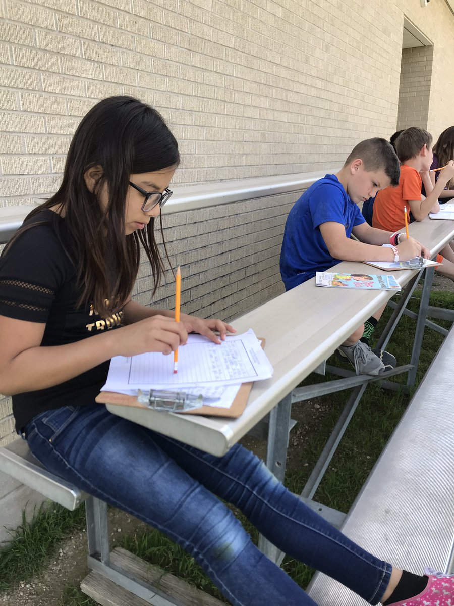 MsColemanSPE's tweet photo. Gorgeous day for writing compositions outside! ☀️ ✍️ https://t.co/WntiJK76gr