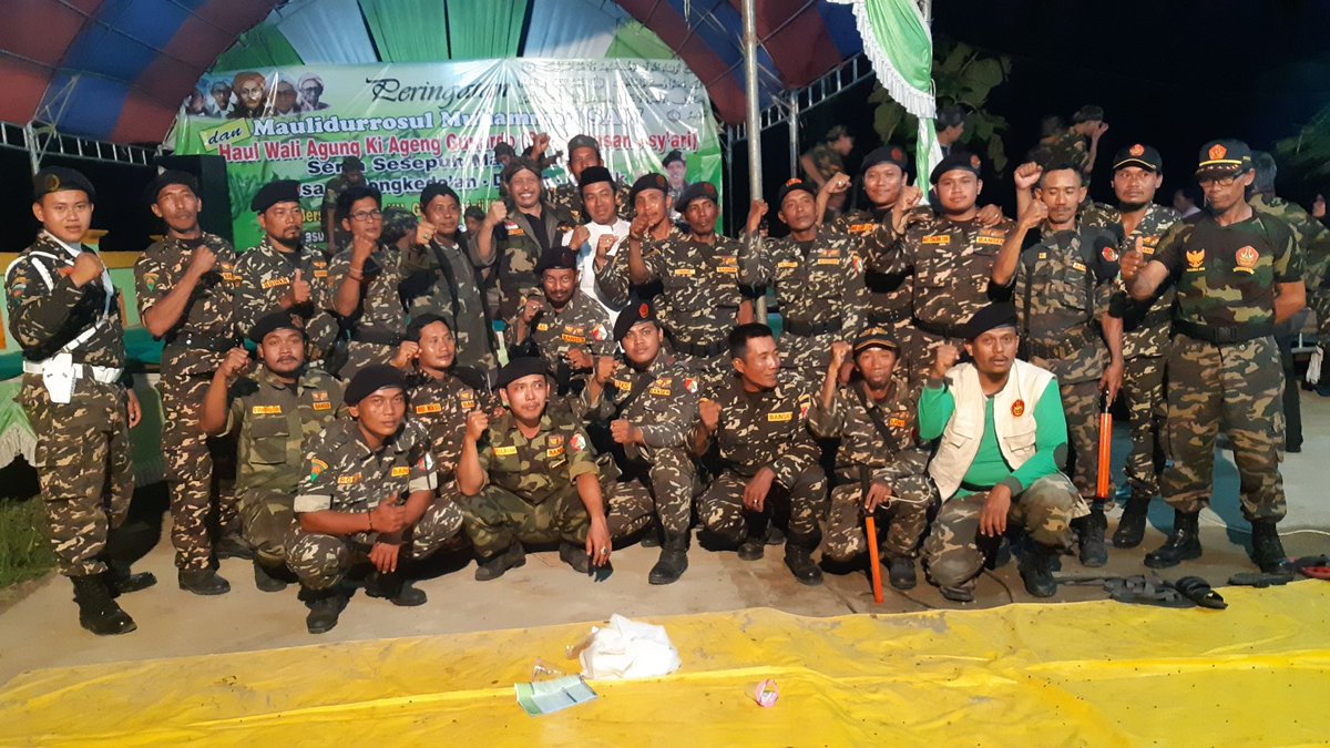 Kebersamaan itu indah.
Bersama sahabat Banser Koryon Dukun - Gresik - Jawa Timur. 
#Salam1Jiwa
#Salam1Konando
#ILoveNKRI