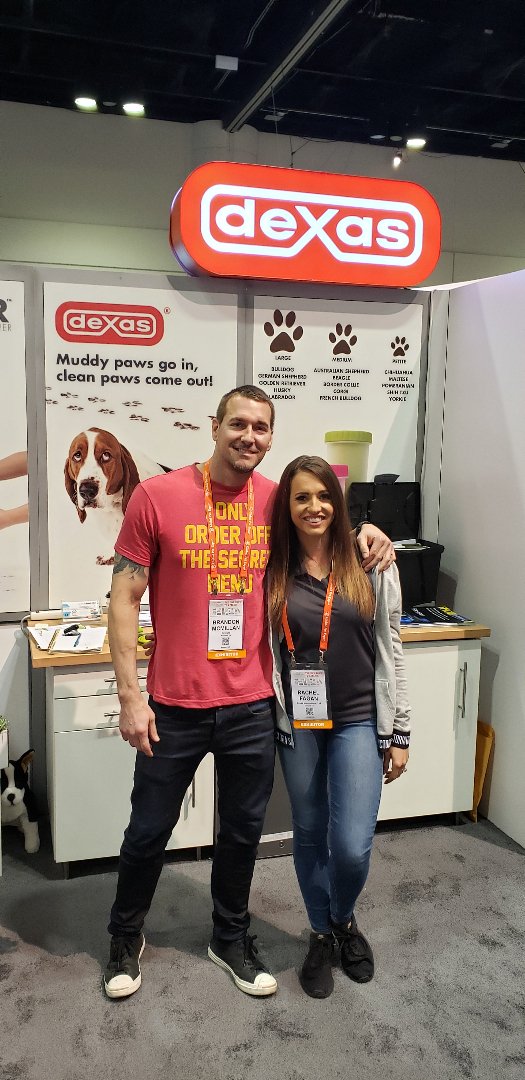 dexasintl's tweet photo. Now we're the lucky dogs! Our friend @BrandonMcMillan from the show @CBSLuckyDog stopped by to say "hi" during #GlobalPetExpo. Thanks for visiting Dexas, Brandon! As they say in Texas, "we preciate'ya!" Booth 3115 #DexasbyDesign https://t.co/ARow9Jbvmx