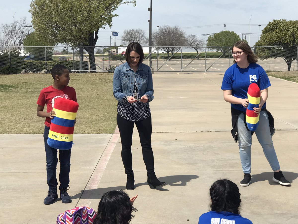 amyrule7's tweet photo. 5th grade Term 3 Awards!! #rochellerocks @amyrule7 @RochellRangers https://t.co/WPZTTzeBJd