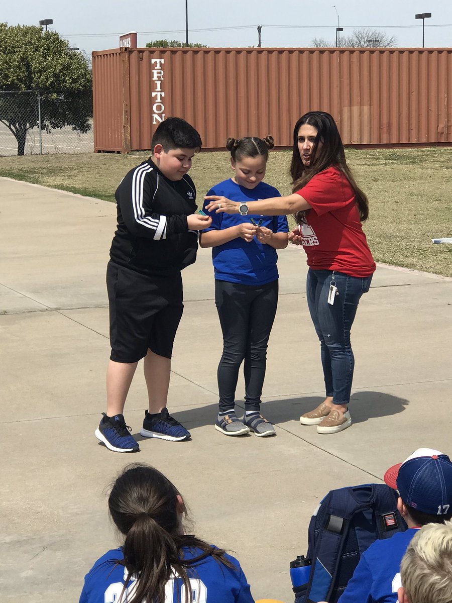 amyrule7's tweet photo. 5th grade Term 3 Awards!! #rochellerocks @amyrule7 @RochellRangers https://t.co/WPZTTzeBJd