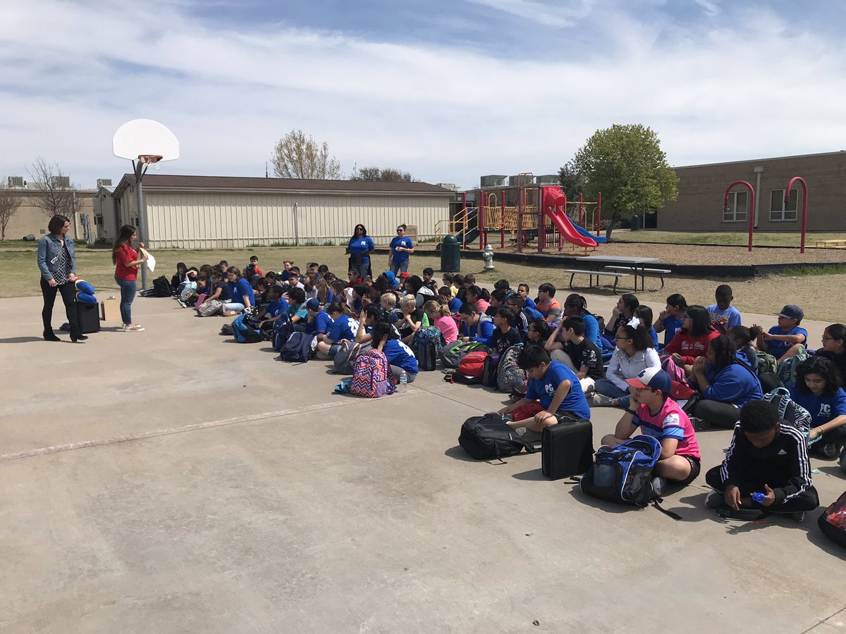 amyrule7's tweet photo. 5th grade Term 3 Awards!! #rochellerocks @amyrule7 @RochellRangers https://t.co/WPZTTzeBJd