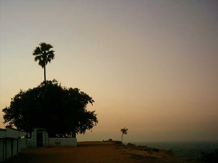indiamagicaltri's tweet photo. Kurnool , Andhra Pradesh 
History, locales and sunny climes punched into a single place. Who wouldn't want that for an offbeat vacation? Kurnool is home to a number of temples.
#kurnool #andhrapradesh #temples #religious #mustvisit #visitindia #incredibleindia #indiamagicaltrip https://t.co/NSXERhyeTq