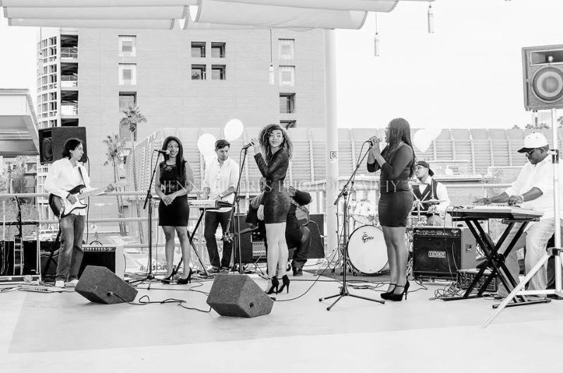 CenterStageBar's tweet photo. Painted Soul is bringing you the sensational and soulful sounds of lead singer, Desiree White, tonight! From Old School Funk to the Billboards Top 40, you are sure to hear all your favorites. #LiveMusicCSB https://t.co/6h8CXEAxrk