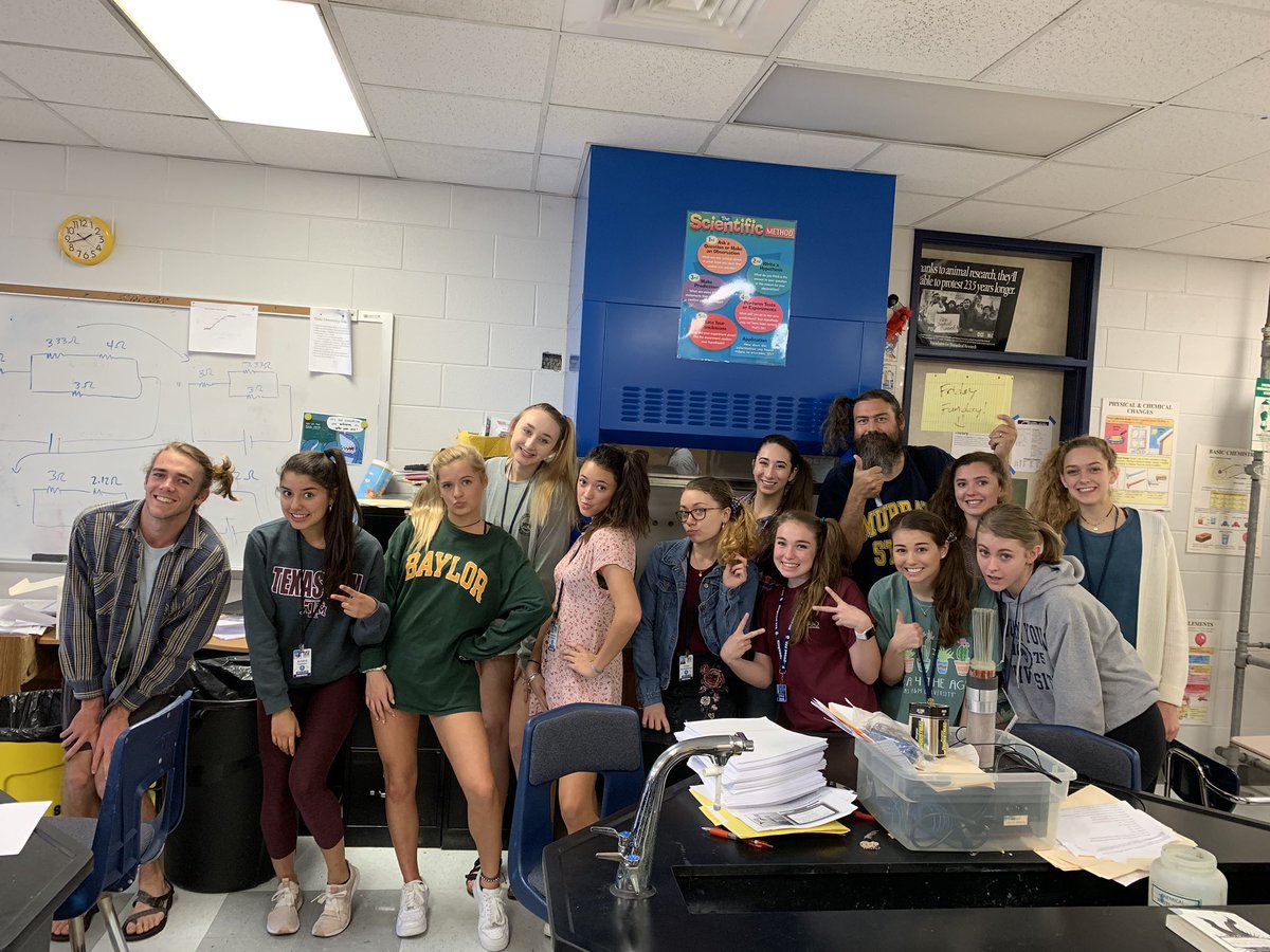 torim21's tweet photo. The best class ever. #apessquad https://t.co/6KcUwcMPcT