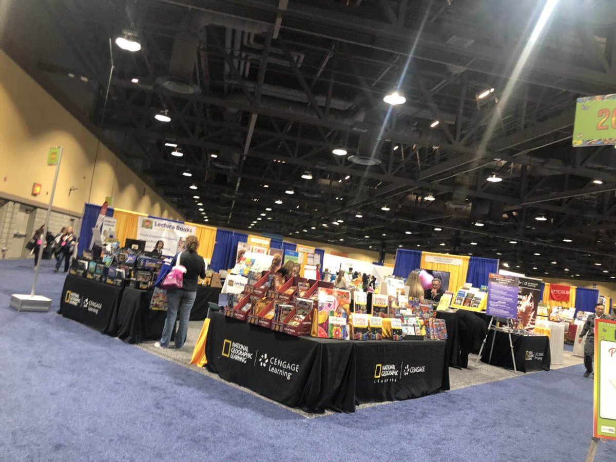 YuxuanLiao's tweet photo. It's great that we can see many publishers of textbooks. Got some new ideas of how to plan a lesson by taking look of different textbooks. Also saw some Chinese textbooks which were amazing. #PepperdineTESOL @PeppGSEP
#CABE2016 @CABEBEBILINGUAL https://t.co/jbipNC2gdk