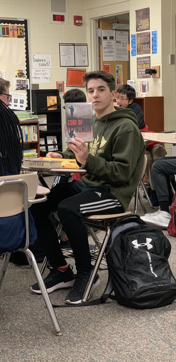 SabraGerber's tweet image. Following advice from my mentor @AndersonGL, @FremdEnglish students left for spring break today with reading plans, with books. (No homework.) #independentreading #booklove #highschoolreaders @ThisIsFHS #teachertakeover @ibizoboi @jenniferniven @AlanGratz