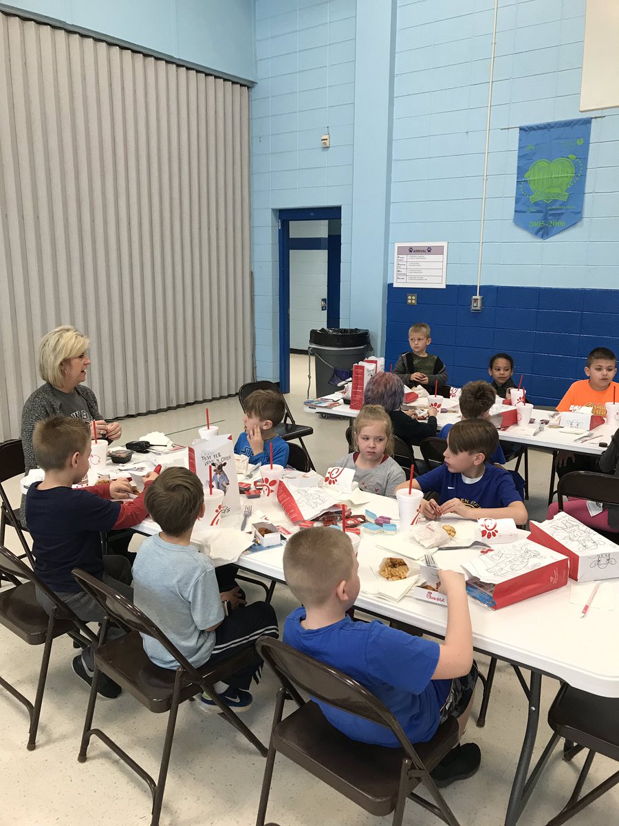 mfousttesting's tweet photo. Celebrating our Fun Run top fundraising students with a snack from @ChickfilA with the Principal @KTKiser1 ! Thanks to all these students, their families, and friends who supported them (and our school)! @LowellCubs https://t.co/8Yu8mnLAX2